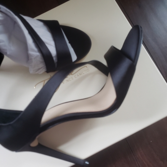 NEW! VINCE CAMUTO IMAGINE Black Rieta Satin Sandals 10. - Picture 7 of 12